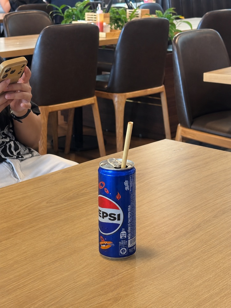 Ống hút cỏ bàng Fresh Straws phục vụ đồ uống